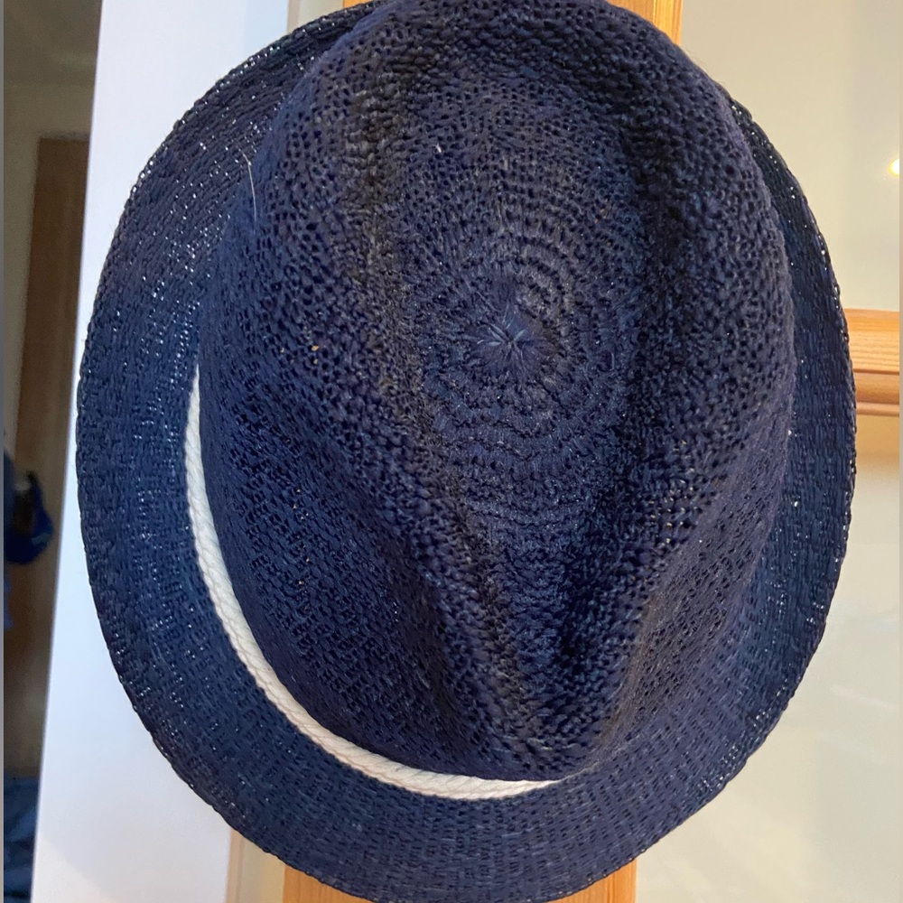 Chico's Navy Blue Knit Fedora Hat 👒 perfect condition and stylish for travel!